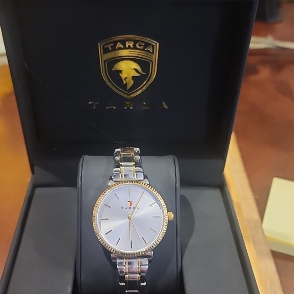 NWT LADIES LUXURY TWO-TONED TARGA WATCH